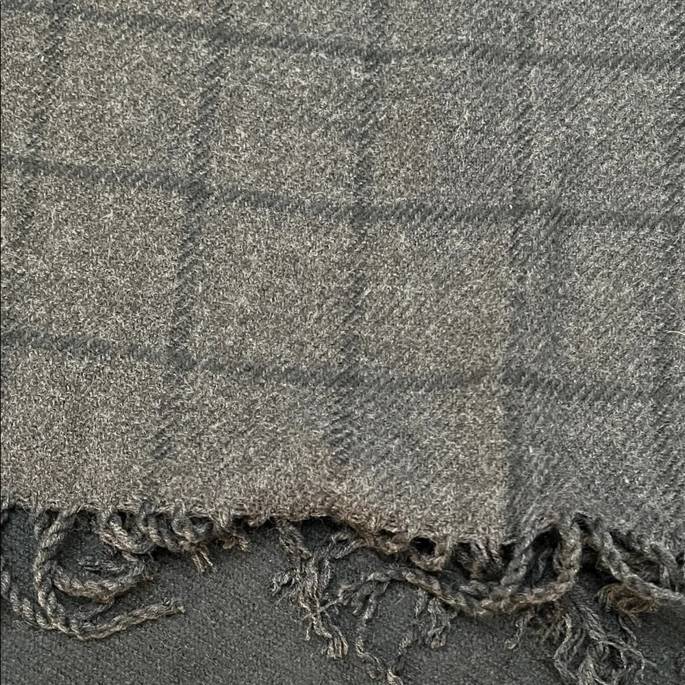 Elegant Black Plaid Women's Wrap Fringe Soft 100% Acrylic Versatile Layering - Picture 7 of 8